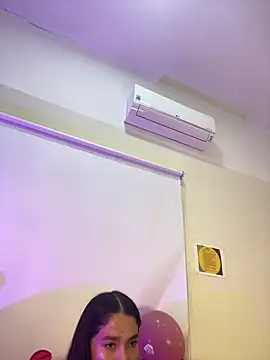 JuliaaVega online show from February 12, 2026, 12:11 pm