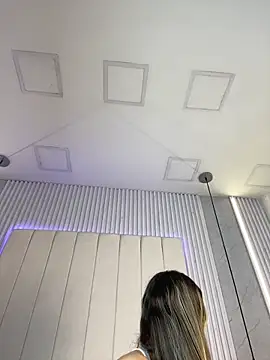 JuliaColemann online show from February 26, 2026, 12:04 pm