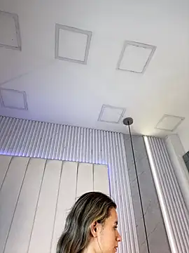 JuliaColemann online show from March 5, 2026, 12:01 pm