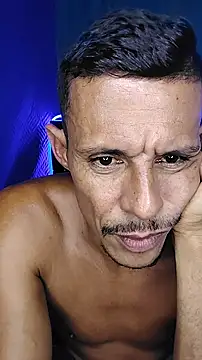 juanmaur22 online show from February 10, 2026, 2:37 am