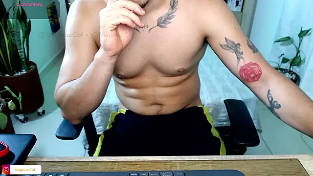 Magnuz Col online show from February 16, 2026, 4:52 am