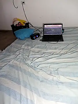 Zara  Flor online show from February 6, 2026, 1:58 pm