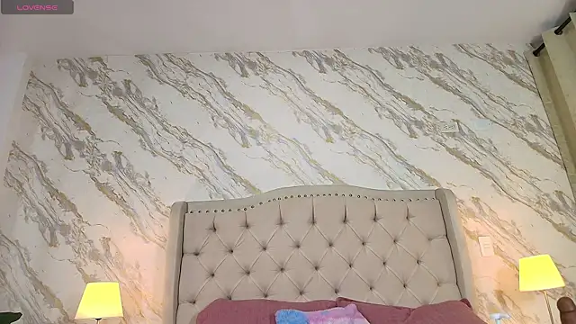 isabella rossee  online show from April 18, 2026, 9:48 pm