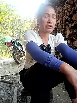 cutebobi online show from April 13, 2026, 8:20 am