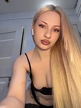 DayaFoxy online show from April 19, 2026, 1:10 pm