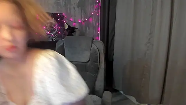 Snapshot of Senya_Sol chatting on June 21, 2026, 9:28 pm Senya Sol online show from June 21, 2026, 9:28 pm