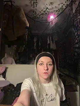 bambibabyy online show from February 11, 2026, 6:02 pm