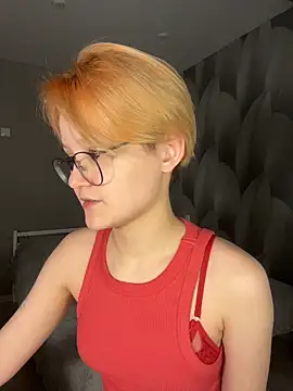 LuunaDorean online show from February 28, 2026, 5:58 pm