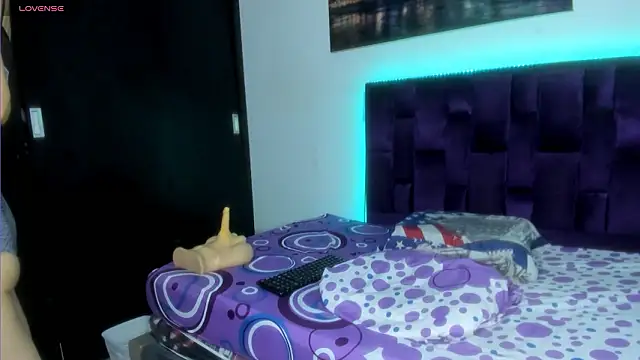 Snapshot of Ninna_Vergara chatting on February 10, 2026, 1:32 am Ninna Vergara online show from February 10, 2026, 1:32 am