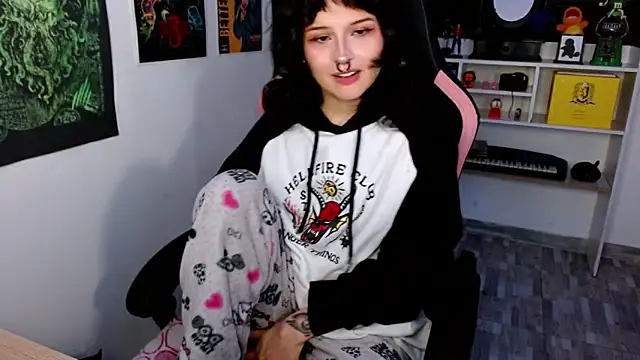 Snapshot of neena_nyx_ chatting on June 18, 2026, 12:11 am neena nyx online show from June 18, 2026, 12:11 am