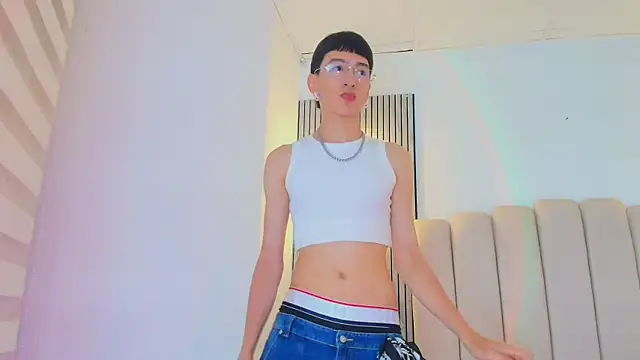 Snapshot of lian_cameron chatting on April 29, 2026, 3:54 am lian cameron online show from April 29, 2026, 3:54 am