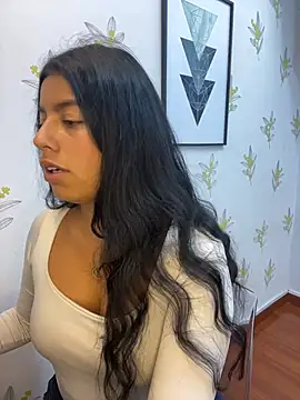 Laia white online show from April 22, 2026, 11:23 am