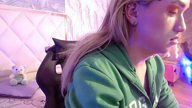 Snapshot of NOOAH_TAY chatting on February 9, 2026, 3:32 am NOOAH TAY online show from February 9, 2026, 3:32 am