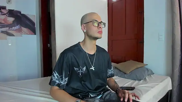 Snapshot of Vlad__night chatting on July 14, 2026, 7:52 pm Vlad night online show from July 14, 2026, 7:52 pm