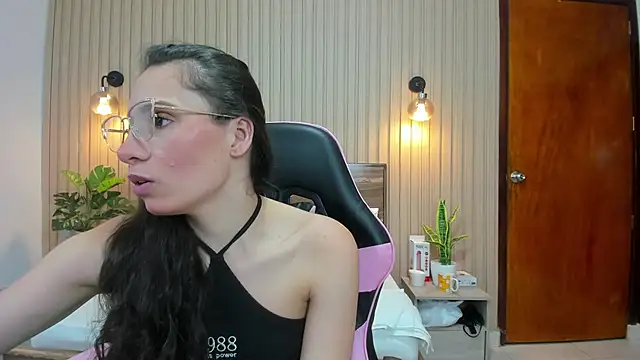 Snapshot of valeryn__rosse chatting on July 14, 2026, 9:31 pm valeryn rosse online show from July 14, 2026, 9:31 pm
