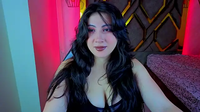 Snapshot of Luvienne chatting on March 3, 2026, 7:42 pm Luvienne online show from March 3, 2026, 7:42 pm