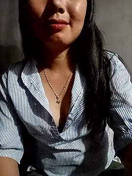 Rose-222 online show from April 19, 2026, 5:51 am