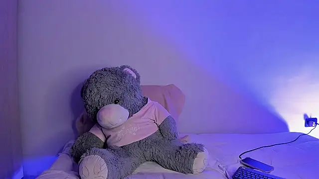 ViolettM online show from February 18, 2026, 4:08 am