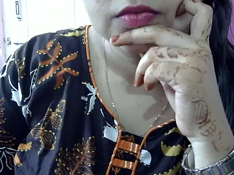 Snapshot of Cute_Aliyaa chatting on May 15, 2026, 10:33 am Cute Aliyaa online show from May 15, 2026, 10:33 am