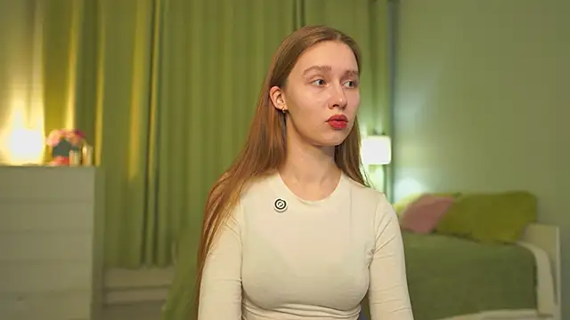 Snapshot of SharaNewbern chatting on February 12, 2026, 1:50 pm SharaNewbern online show from February 12, 2026, 1:50 pm