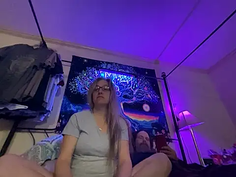 Sunflower0025 online show from April 5, 2026, 1:14 am