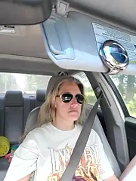 Sunflower0025 online show from April 20, 2026, 4:10 pm