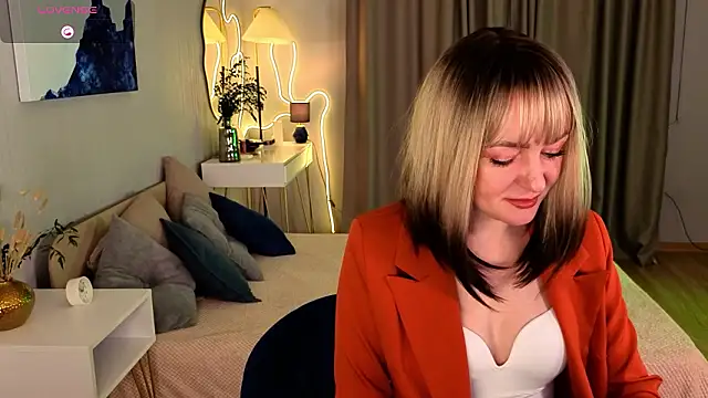 Oliiviaa  online show from February 27, 2026, 8:14 am