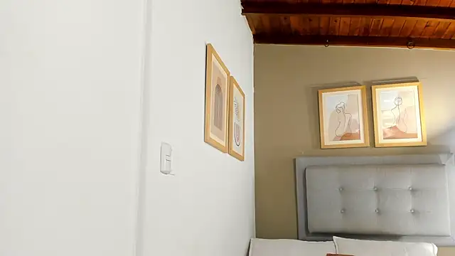 SalomeStorm  online show from April 5, 2026, 3:53 pm