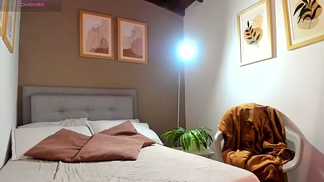 SalomeStorm  online show from April 7, 2026, 2:50 pm