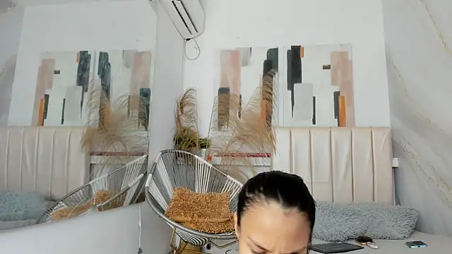 cristina aznar1 online show from April 6, 2026, 7:04 pm