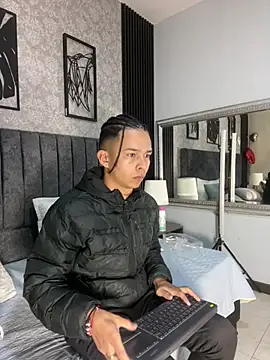 Snapshot of bliinkii_and_luka_ chatting on February 24, 2026, 12:36 pm bliinkii and luka online show from February 24, 2026, 12:36 pm