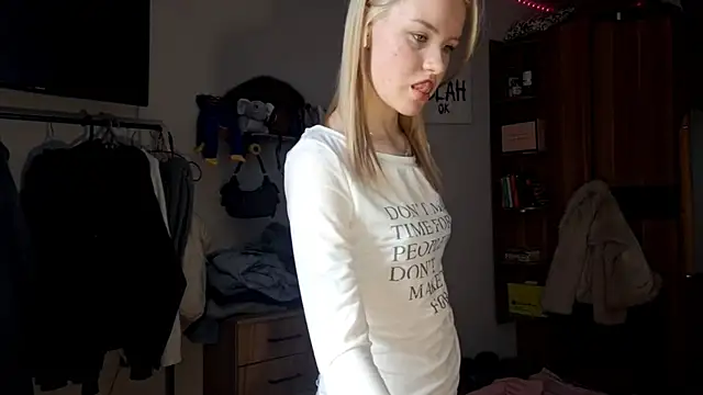 ChongTreece online show from March 19, 2026, 6:39 am