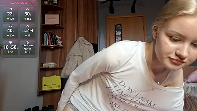 Snapshot of ChongTreece chatting on April 25, 2026, 7:22 am ChongTreece online show from April 25, 2026, 7:22 am