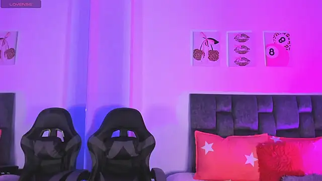 Isabella Moon9 online show from April 19, 2026, 6:10 pm