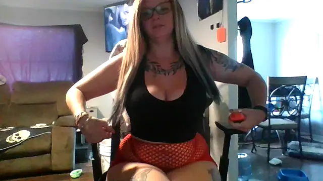Snapshot of Gypsymomma17 chatting on July 15, 2026, 5:07 pm Gypsymomma17 online show from July 15, 2026, 5:07 pm