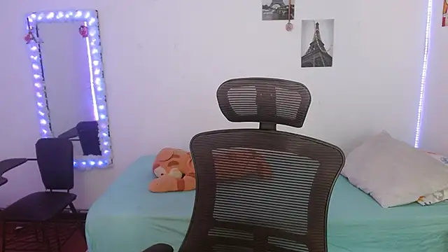 Snapshot of Lolitaa__VIP chatting on February 6, 2026, 7:17 pm Lolitaa VIP online show from February 6, 2026, 7:17 pm