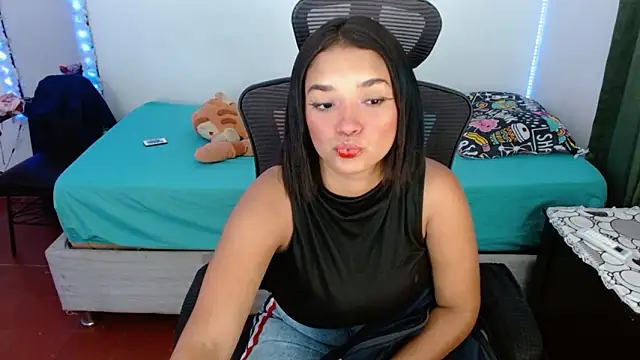 Snapshot of Lolitaa__VIP chatting on March 3, 2026, 8:04 pm Lolitaa VIP online show from March 3, 2026, 8:04 pm