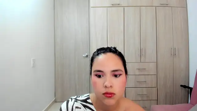 Hannakitten77 online show from February 5, 2026, 10:36 pm