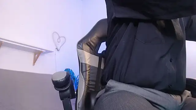 Snapshot of Paolo_Blaze chatting on March 4, 2026, 12:33 pm Paolo Blaze online show from March 4, 2026, 12:33 pm