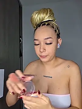 Snapshot of alaia_princess chatting on May 7, 2026, 11:21 pm alaia princess online show from May 7, 2026, 11:21 pm