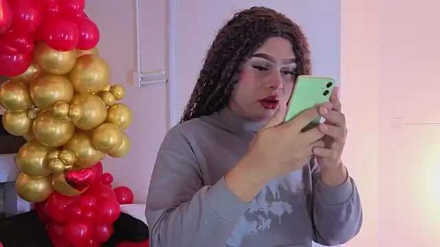 Snapshot of megara_hott chatting on February 6, 2026, 2:20 pm megara hott online show from February 6, 2026, 2:20 pm