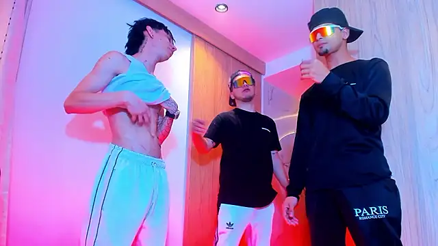 Snapshot of TheBatMansion chatting on February 3, 2026, 6:22 am TheBatMansion online show from February 3, 2026, 6:22 am