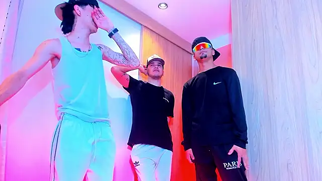 Snapshot of TheBatMansion chatting on February 3, 2026, 6:40 am TheBatMansion online show from February 3, 2026, 6:40 am