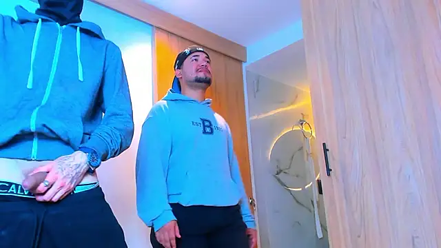 Snapshot of TheBatMansion chatting on February 15, 2026, 7:51 am TheBatMansion online show from February 15, 2026, 7:51 am