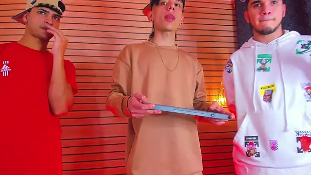 TheBatMansion online show from April 19, 2026, 11:18 pm