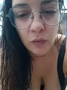 kuramaqueen online show from February 15, 2026, 4:42 am