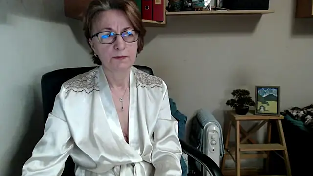 katemodel online show from April 3, 2026, 7:28 am