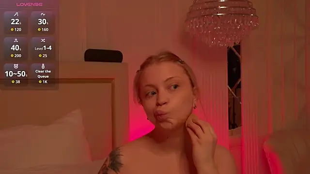 MollyHilton online show from April 1, 2026, 7:55 pm