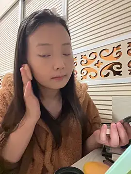 BIGBABYYEYE online show from March 6, 2026, 1:51 pm