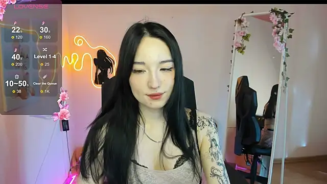 AliceeinWonderlanddd online show from April 5, 2026, 2:53 am